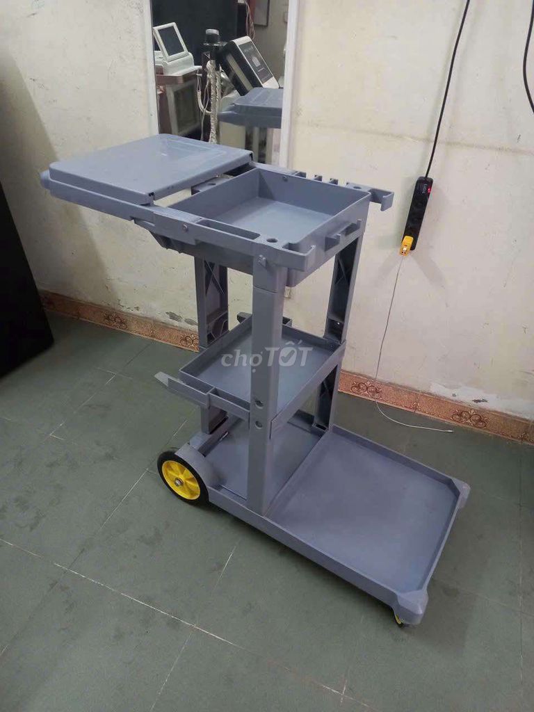 Xe đẩy dụng cụ Xám Nhựa Dễ di chuyển. Mua bán Đồ chuyên dụng, Giống nuôi trồng tại Huyện Thanh Trì Hà Nội được đăng bởi huy tran hình 1