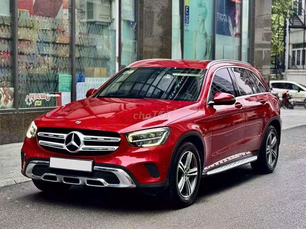 Mercedes-Benz GLC 200 2020 красный 52000 км