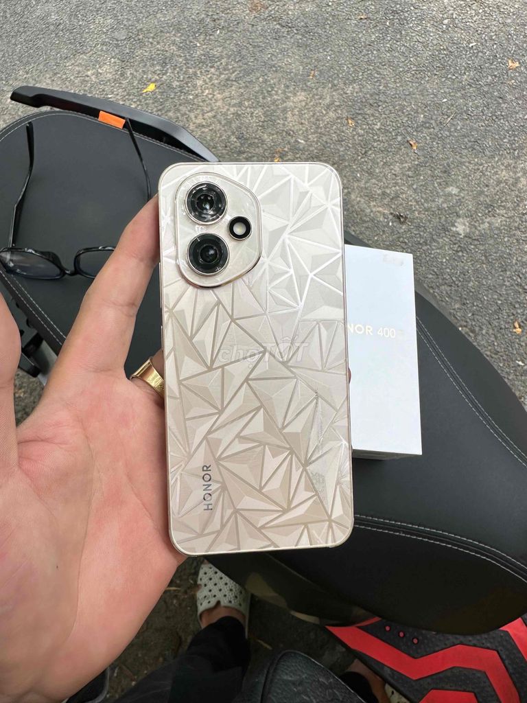 Honor 400 GT 256GB Vàng đẹp keng bản chính hãng. Mua bán Điện thoại tại Quận Tân Bình Tp Hồ Chí Minh được đăng bởi Nguyễn Thắng Mobile hình 1