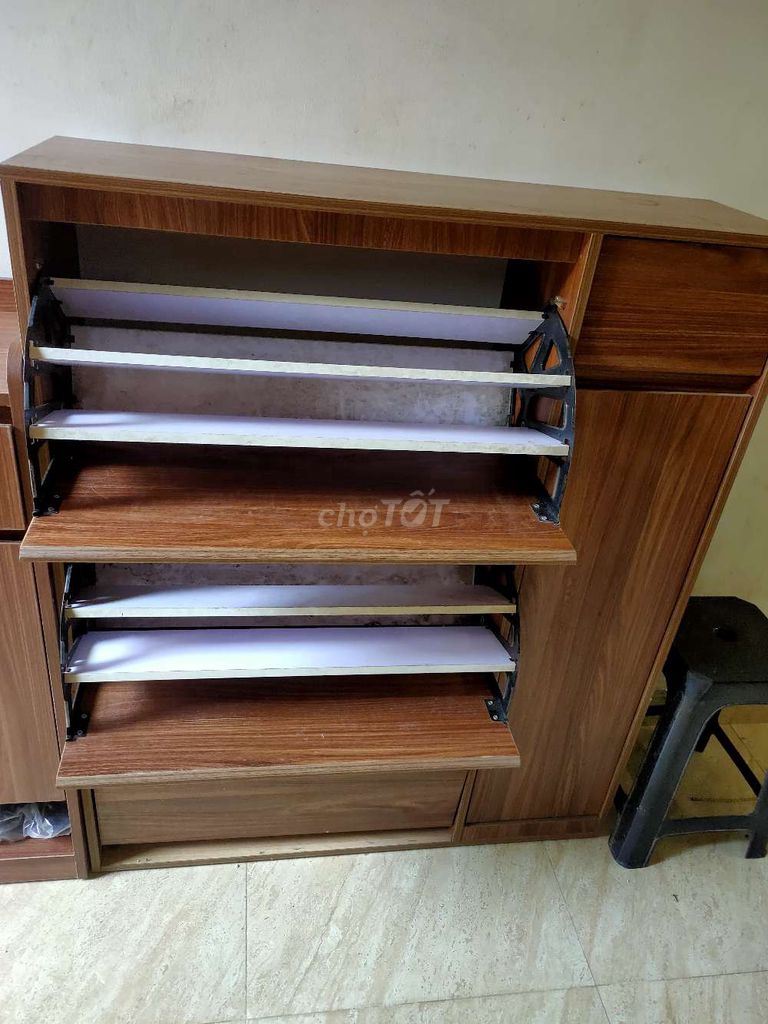 Phá giá Tủ giày Gỗ ép Nâu 1m x 1.2m. Mua bán Tủ, kệ gia đình tại Quận Long Biên Hà Nội được đăng bởi Triệu Anh Thái hình 1