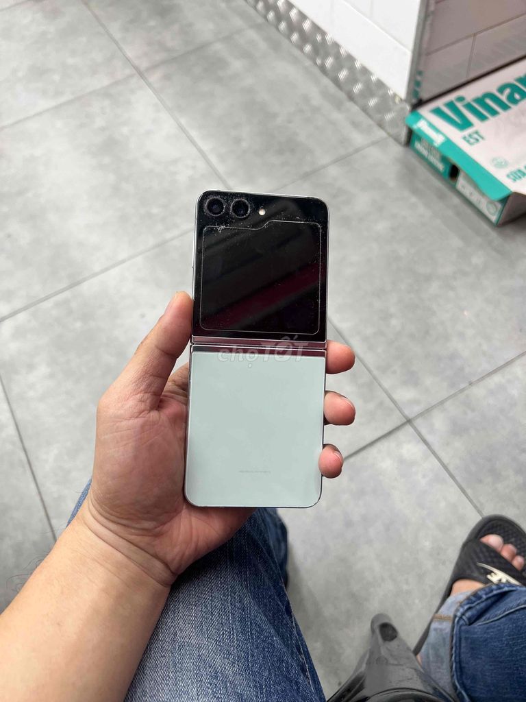 Samsung Z Flip 5 256GB Bạc. Mua bán Điện thoại tại Quận Gò Vấp Tp Hồ Chí Minh được đăng bởi tran hình 1
