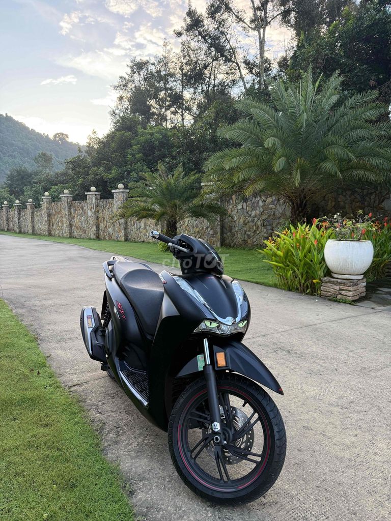Honda SH 2022 Đen 5200km. Mua bán Xe máy tại Huyện Đạ Tẻh Lâm Đồng được đăng bởi Lâm hình 6