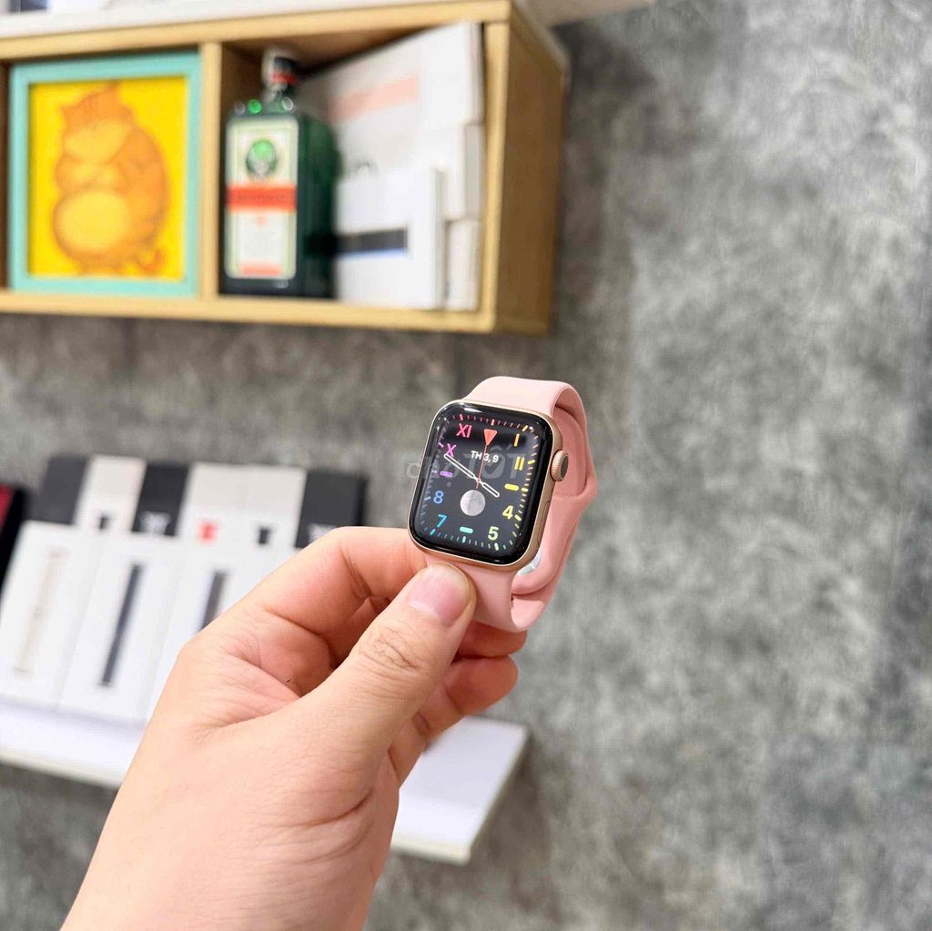 Apple Watch S5 Hồng. Mua bán Thiết bị đeo thông minh tại Quận Thanh Xuân Hà Nội được đăng bởi Thu Trang hình 1