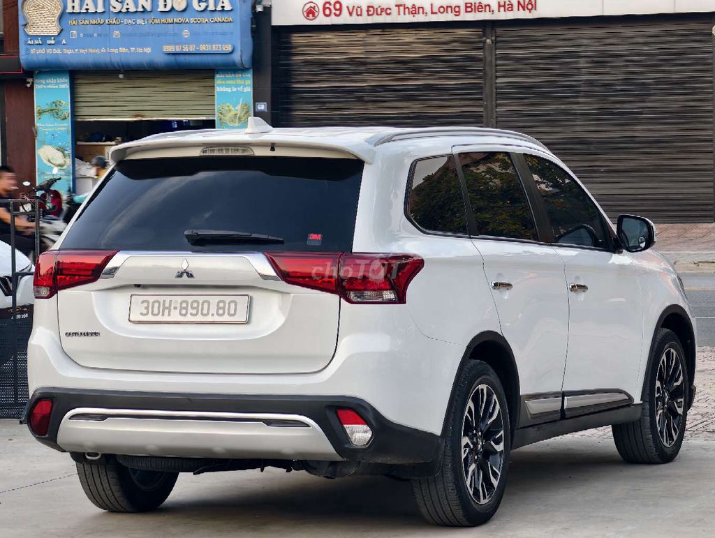 Mitsubishi Outlander 2021 белый