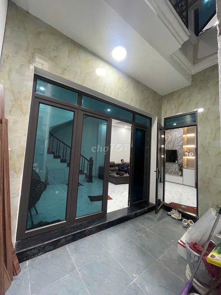 Продается 246, зал ожидания - 5 этажей, 58 кв. м - сейчас новый дом