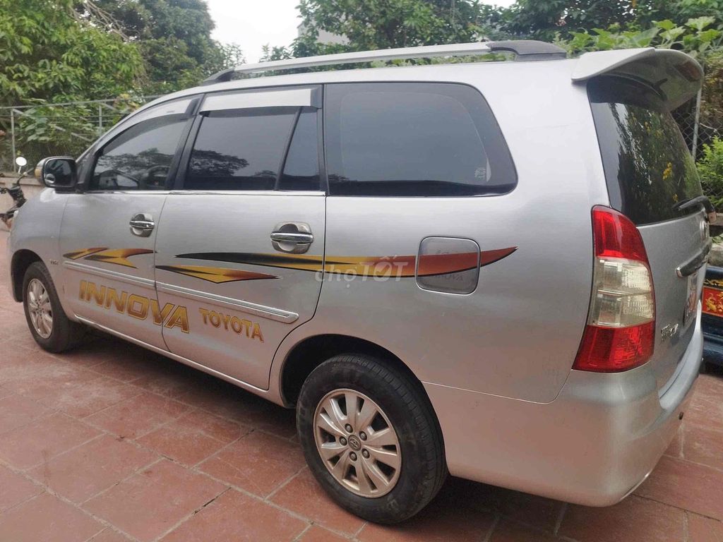 7-местный номер пола Toyota Innova, серебристый
