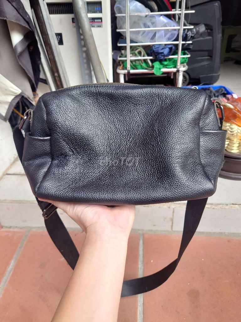 Túi đeo chéo Da thật Đen Unisex. Mua bán Túi xách tại Quận Hà Đông Hà Nội được đăng bởi Đức Thịnh 389  hình 1