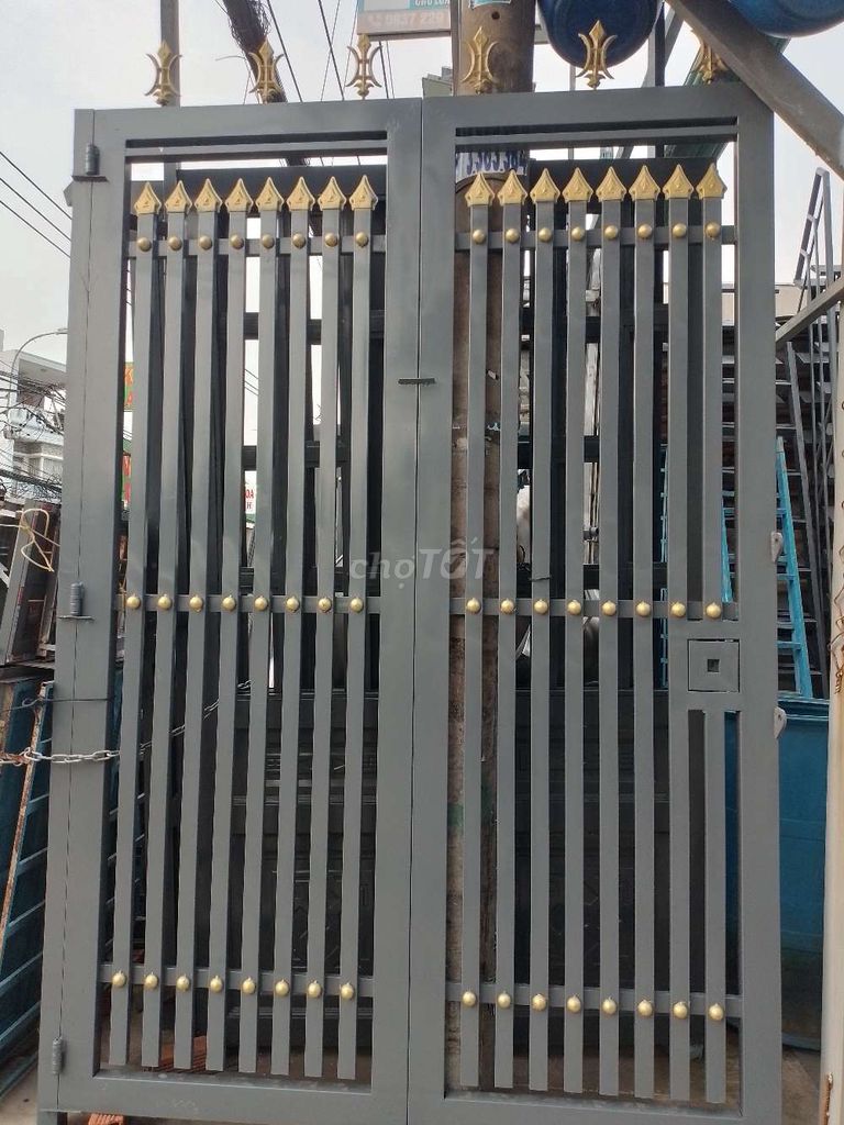 Cửa cổng Sắt kẽm Xám chống trộm 3.2m x 2.5m. Mua bán Nội thất, đồ gia dụng khác tại Huyện Bình Chánh Tp Hồ Chí Minh được đăng bởi Hương Ny Cửa Sắt hình 1