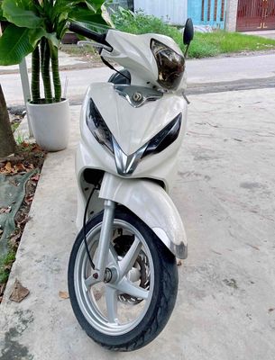 SYM Shark màu Trắng. Mua bán Xe máy tại Thành phố Huế Thừa Thiên Huế được đăng bởi phi anh