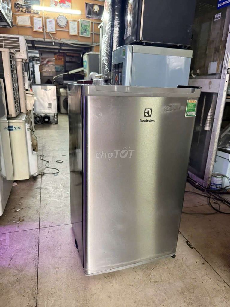Tủ lạnh Electrolux 90l Bạc. Mua bán Tủ lạnh tại Quận 7 Tp Hồ Chí Minh được đăng bởi Điện Lạnh Giá Tốt hình 1