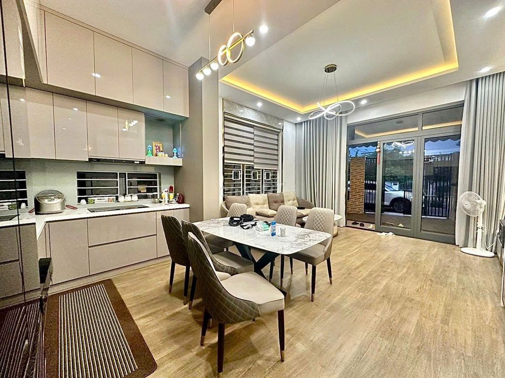 Rent · 3 bd · 140 м² · Quận Ngũ Hành Sơn, ул. Đường Bùi Tá Hán