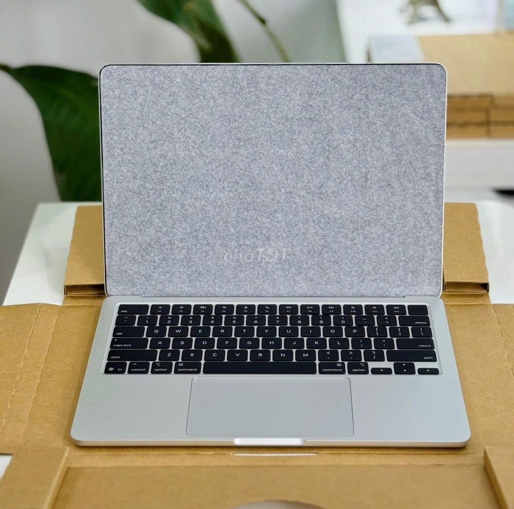 Apple MacBook Air M4: Chip M4 | 16/256 | NEWSEAL. Mua bán Laptop tại Quận Hải Châu Đà Nẵng được đăng bởi TTCenter 484 NÚI THÀNH hình 1