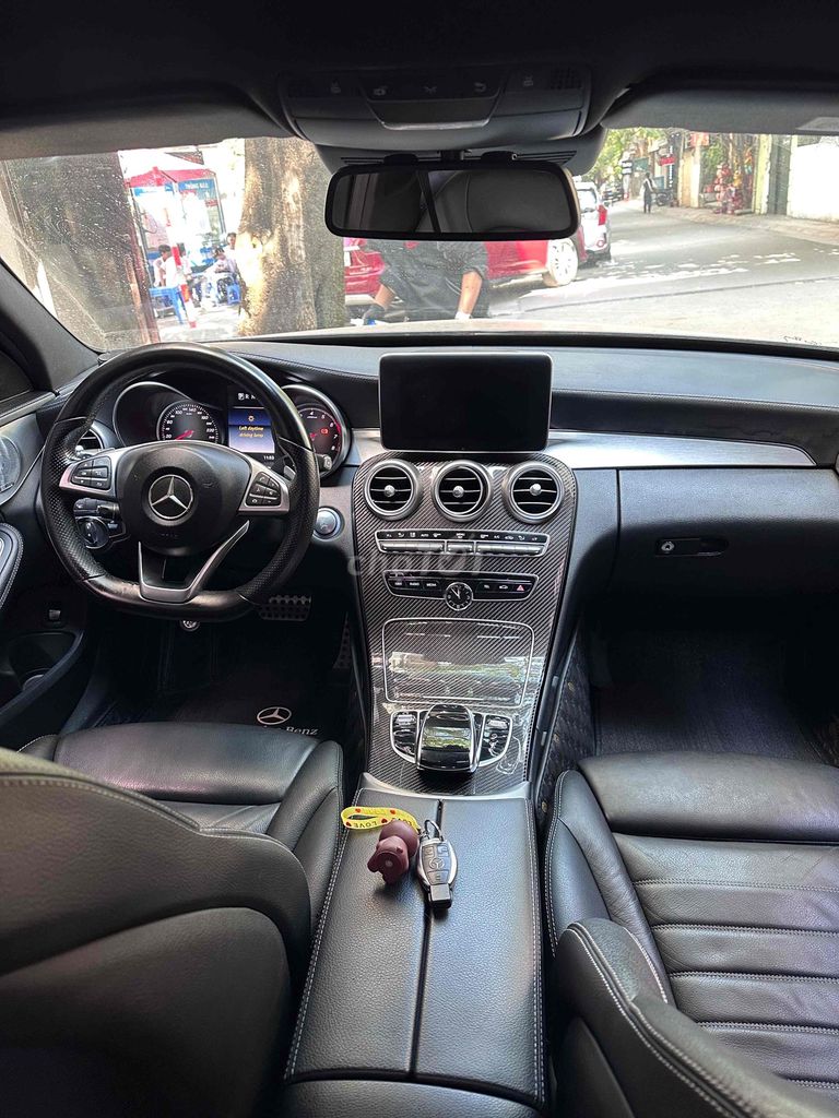 Mercedes Benz C Class 2017 C300 AMG - 95000 km. Mua bán Ô tô tại Quận Thanh Xuân Hà Nội được đăng bởi Tuấn Nguyễn hình 2