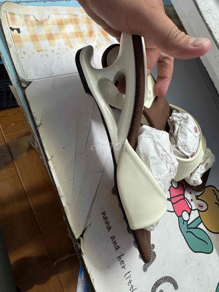 Guốc Nữ Da Trắng Kem Size 37 Cao 6cm. Mua bán Giày dép tại Quận 12 Tp Hồ Chí Minh được đăng bởi tiểu vy hình 1