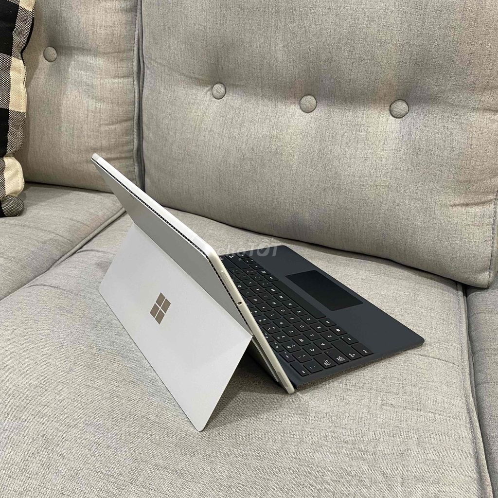 Surface Pro 8