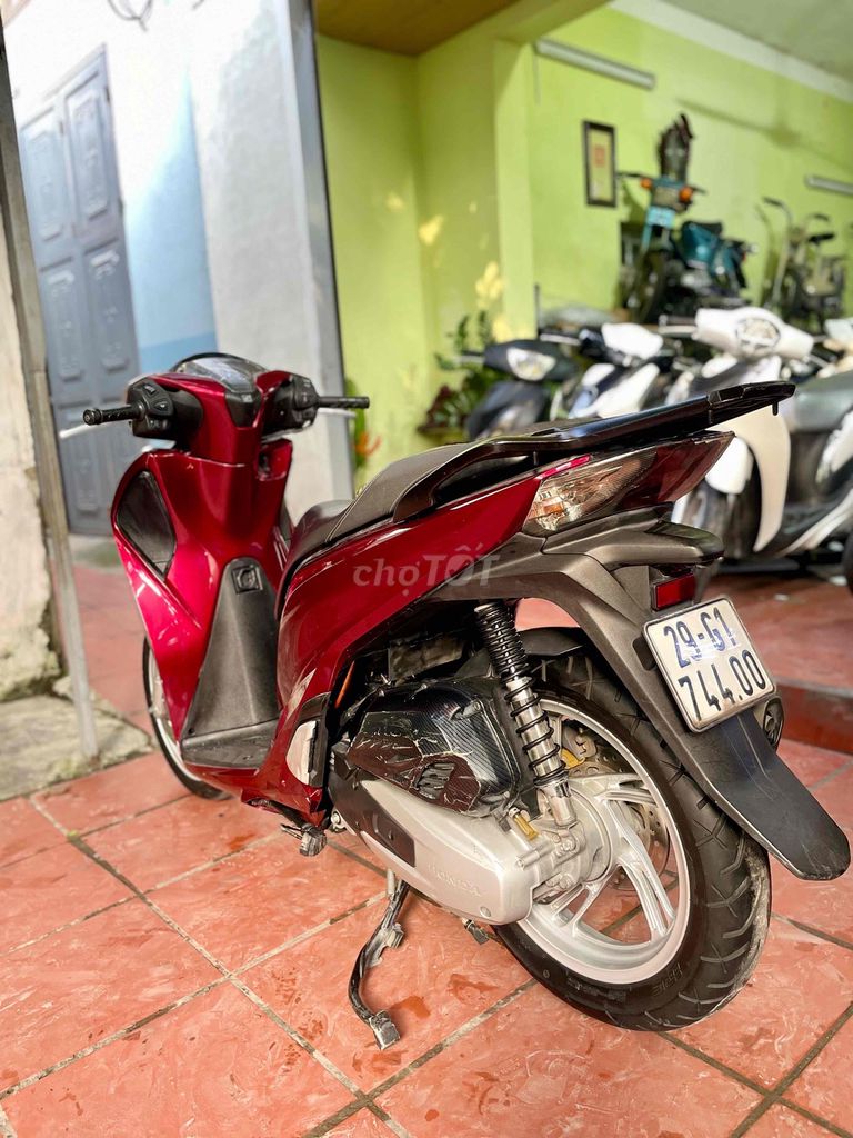 Хонда SH 150 2018 красная АБС 18000 км