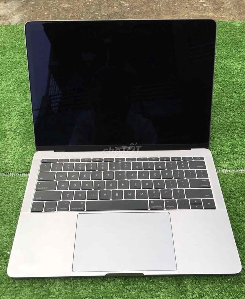 Macbook pro 2017 i5/ ram 8/ ssd 256/ 13.3 inch 2k