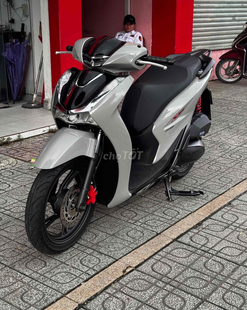 Honda SH 160i ABS конец 2023 Серо-черный как новый 2 тыс. км