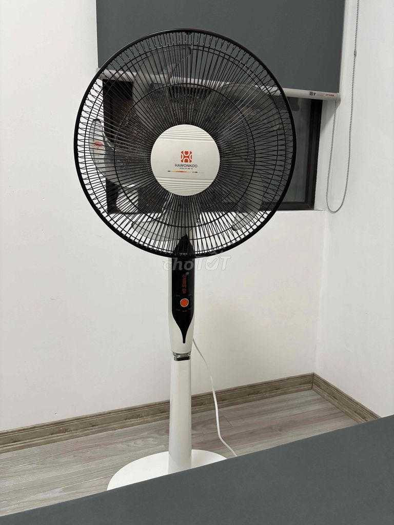 Quạt đứng HAWONKOO Trắng Đã sử dụng. Mua bán Quạt tại Quận Đống Đa Hà Nội được đăng bởi Hanh hình 1
