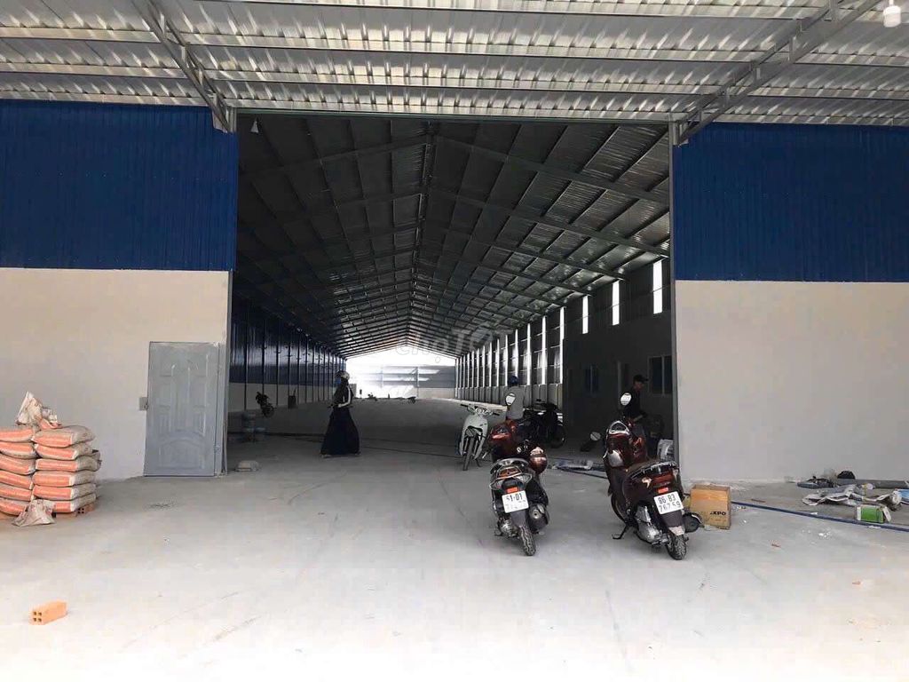 Kho xưởng Thuận An 6000m² Showroom , làm kho sản xuất đường cont