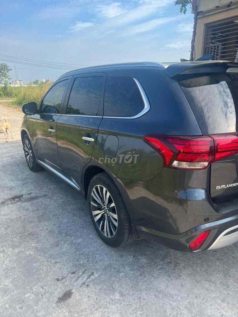 Mitsubishi Outlander 2023 2.0 CVT - 24000 km. Mua bán Ô tô tại Quận Ninh Kiều Cần Thơ được đăng bởi Trần quốc toàn hình 2