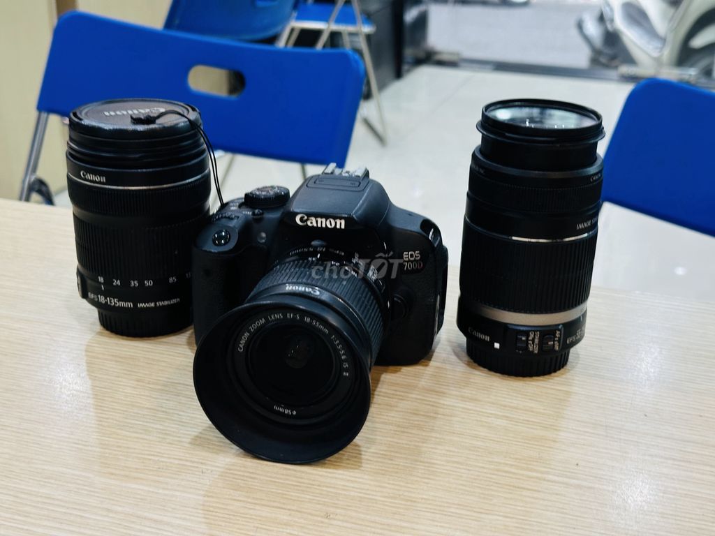 CANON 700D MÀ HÌNH CẢM ỨNG XOAY LẬT KÈM 18-55 STM