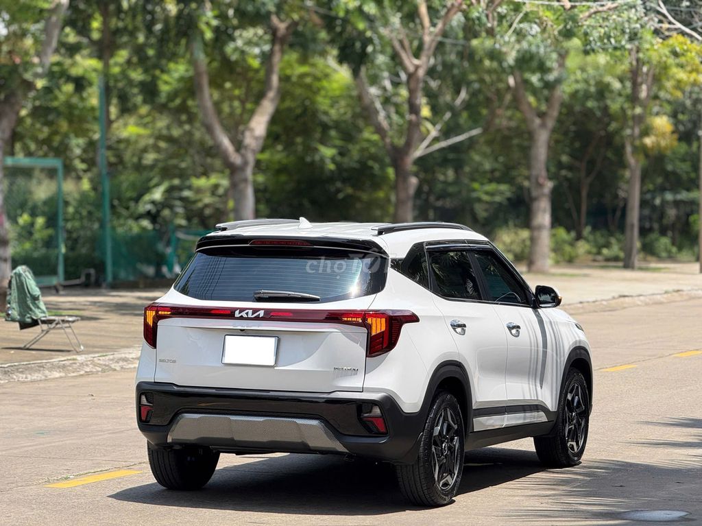 Kia Seltos 1.5 Premium 2024 Form mới-6000km. Mua bán Ô tô tại Thành phố Dĩ An Bình Dương được đăng bởi Siêu Thị Ô Tô Bình Dương  hình 5