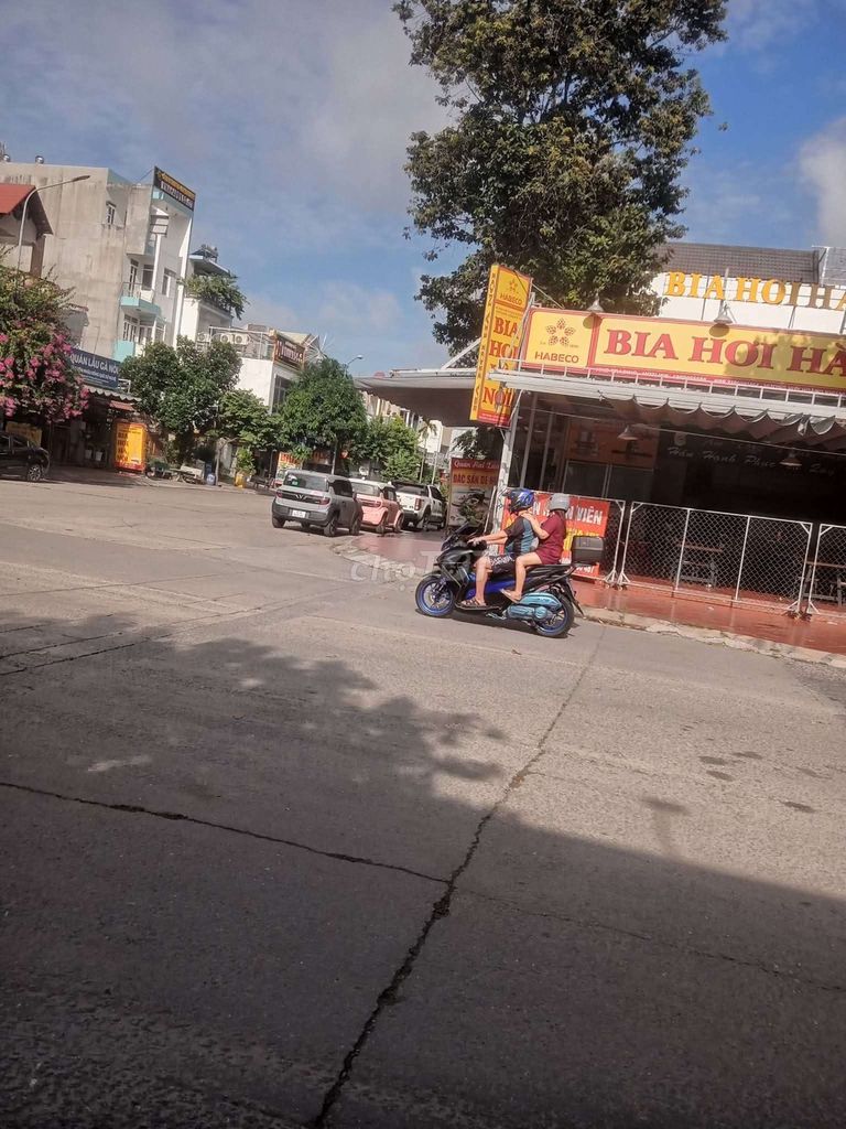 cho thuê nhà  ngay wincom ngã tư 550 phường dĩ an