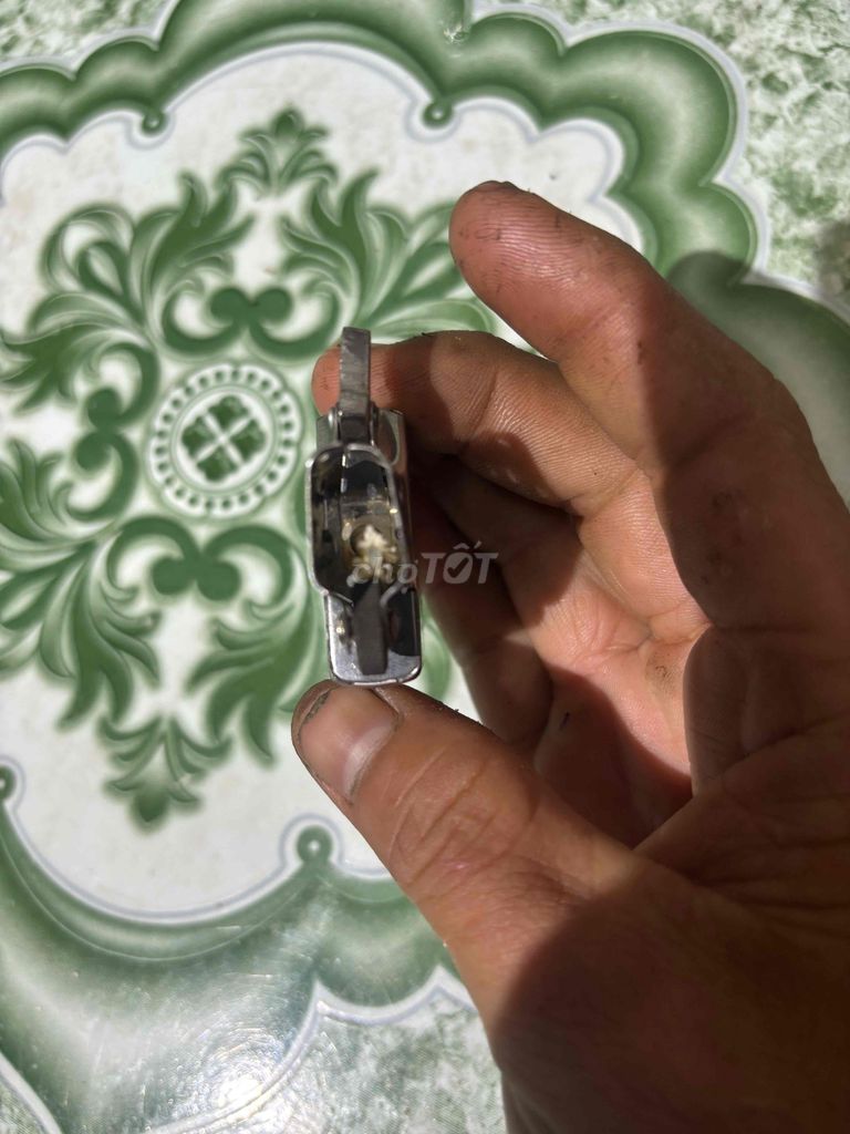 ruột độ âm zippo màu bạc. Mua bán Đồ sưu tầm, đồ cổ tại Thành phố Bến Tre Bến Tre được đăng bởi Cám Chim Huy Bảo hình 1