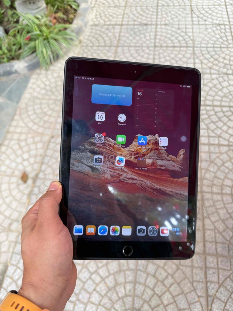 Apple iPad Gen 6 128GB Xám. Mua bán Máy tính bảng tại Quận Hà Đông Hà Nội được đăng bởi Hoàng Tùng hình 1
