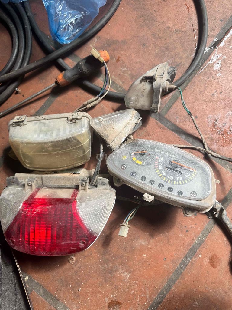 Vỏ nhựa sym engel hi đẹp , đồng hồ , đèn xinhan. Mua bán Phụ tùng xe tại Quận Nam Từ Liêm Hà Nội được đăng bởi Minh Thanh hình 3