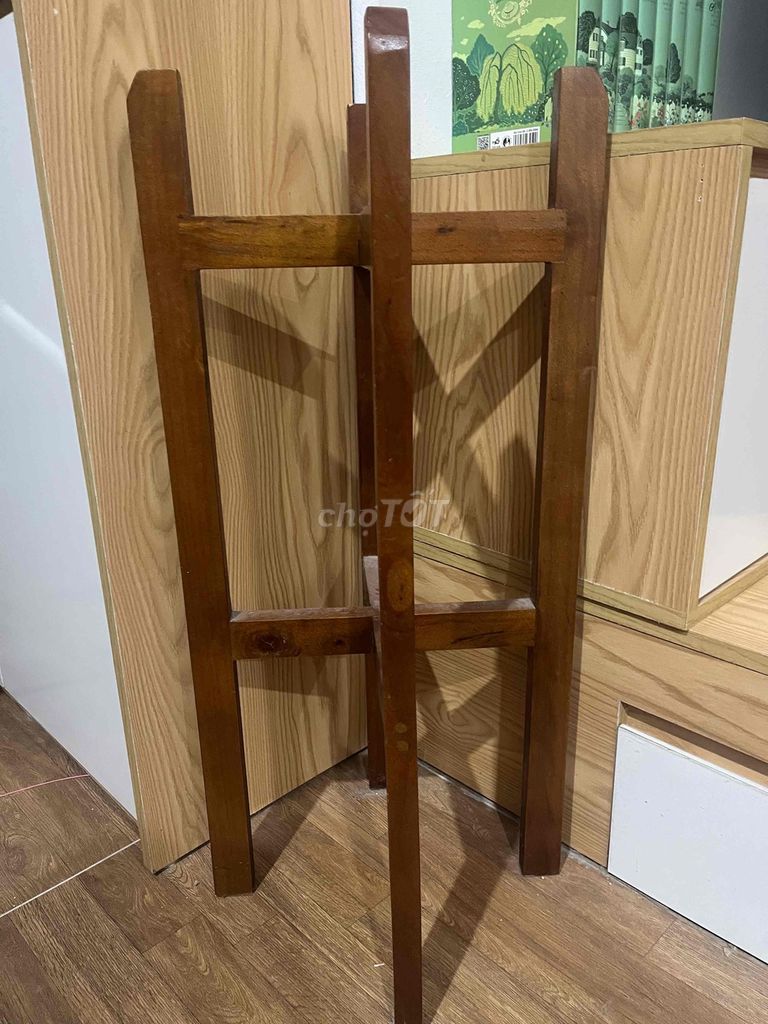 Kệ gỗ nâu kê bình nước. Mua bán Tủ, kệ gia đình tại Quận Ba Đình Hà Nội được đăng bởi Ha Nguyen hình 1