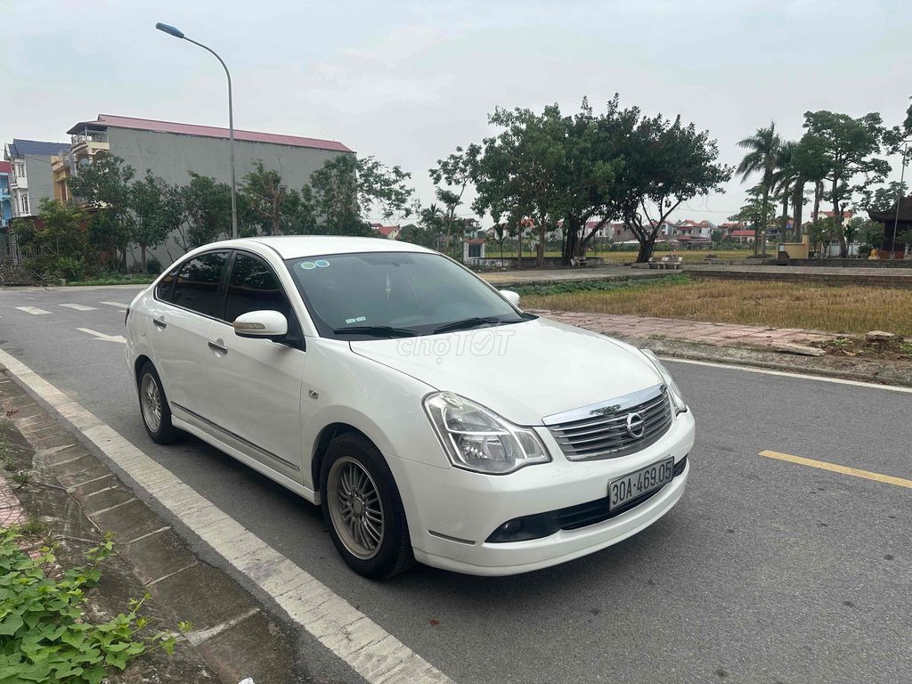 Nissan Bluebird 2009 - 127878 km