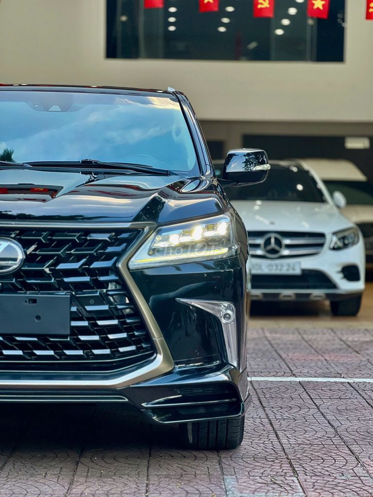 Lexus LX570 Trung Đông 2017 nội thất kem, bền sang. Mua bán Ô tô tại Quận Long Biên Hà Nội được đăng bởi Long Biên Cars hình 2