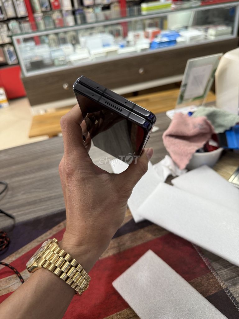 Z Fold5 Việt Nam sọc màn ngoài màn trong b.thường. Mua bán Điện thoại tại Quận Thanh Xuân Hà Nội được đăng bởi Vinh Râu Samsung hình 1