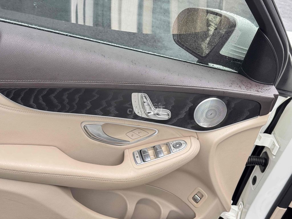 GLC300 4Matic Trắng Kem 8v7 Km (Bao Check). Mua bán Ô tô tại Quận Bình Tân Tp Hồ Chí Minh được đăng bởi Huỳnh Thiên Bảo hình 14