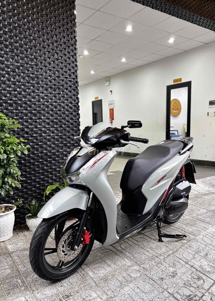 Honda SH 2025 ABS Серый цемент 3000 км