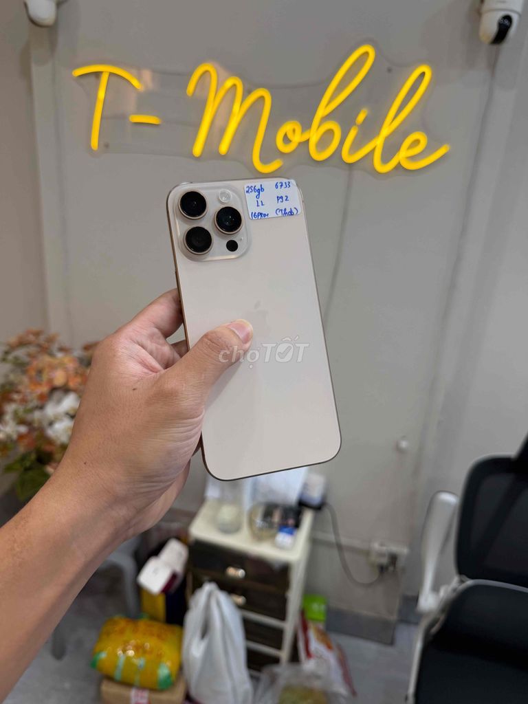 iPhone 16 Pro Max 256GB Vàng 92% zin đẹp. Mua bán Điện thoại tại Quận Thanh Xuân Hà Nội được đăng bởi Ngô Tráng T Mobile hình 1