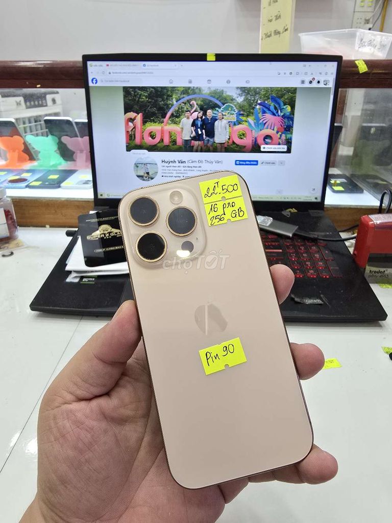 iPhone 16 Pro Vàng 256GB - Còn Bảo Hành. Mua bán Điện thoại tại Thành phố Long Xuyên An Giang được đăng bởi Facebook Cầm Đồ Thúy Vân hình 1