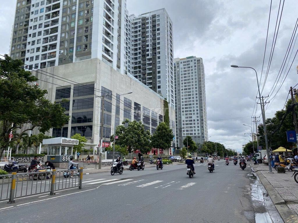 Аренда · 4 комн. · 104 м² · Quận 8, ул. Đường Phạm Hùng