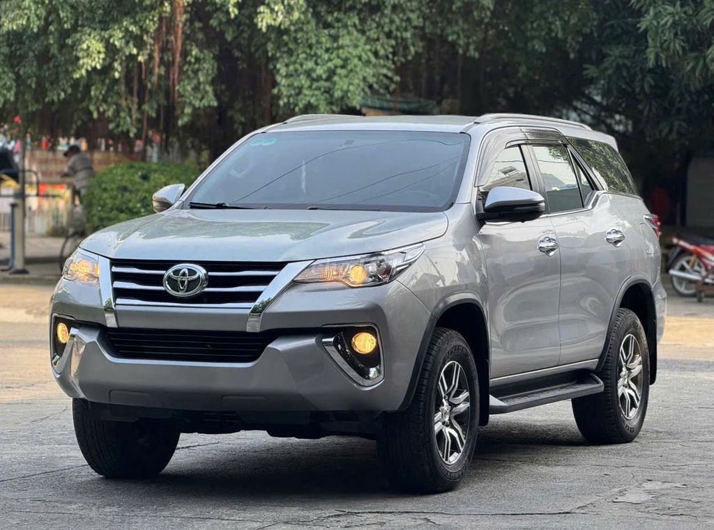 Toyota Fortuner 2018 Xăng Tự động Bạc. Mua bán Ô tô tại Thành phố Thủ Dầu Một Bình Dương được đăng bởi Oto An Suong hình 2