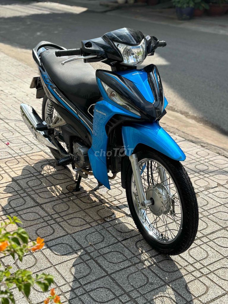 Honda Wave RSX FI Xanh đen. Mua bán Xe máy tại Thành phố Biên Hòa Đồng Nai được đăng bởi Huy Trần hình 3