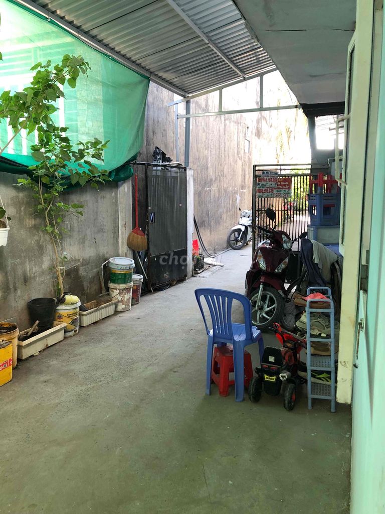 nhà mặt tiền hẻm xe hơi gần ngã tư Bình Triệu