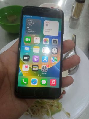 iPhone 8 Lock màn nguyên zin theo máy. Mua bán Điện thoại tại Quận Cầu Giấy Hà Nội được đăng bởi Tran Vong