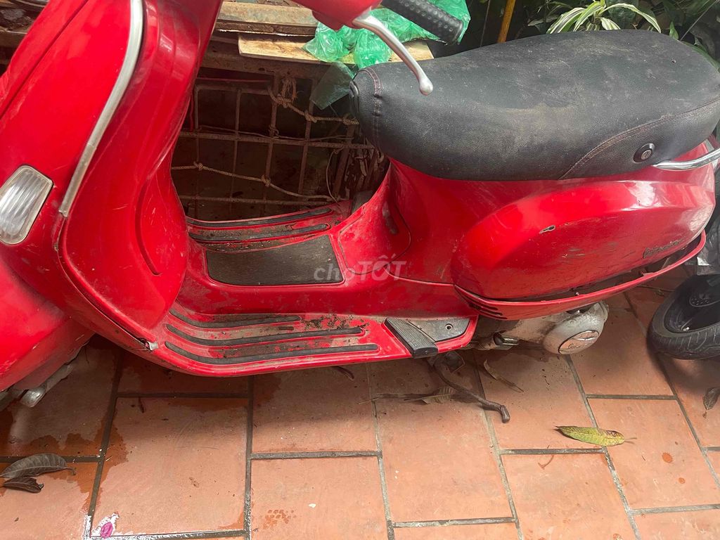 cần bán xe vespa đỏ 175. Mua bán Xe máy tại Quận Hoàng Mai Hà Nội được đăng bởi Khánh Nguyễn hình 1