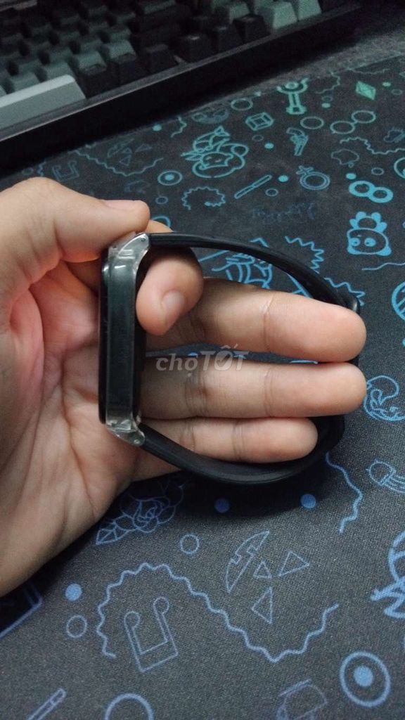 Mình cần ra đi con vòng  đeo tay