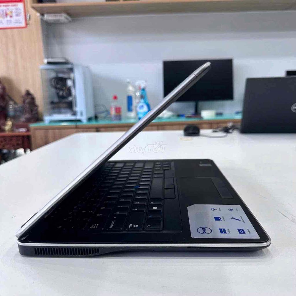 Dell Latitude i5/8GB/SSD 128GB - 14 inch. Mua bán Laptop tại Quận 8 Tp Hồ Chí Minh được đăng bởi Võ Phúc hình 1