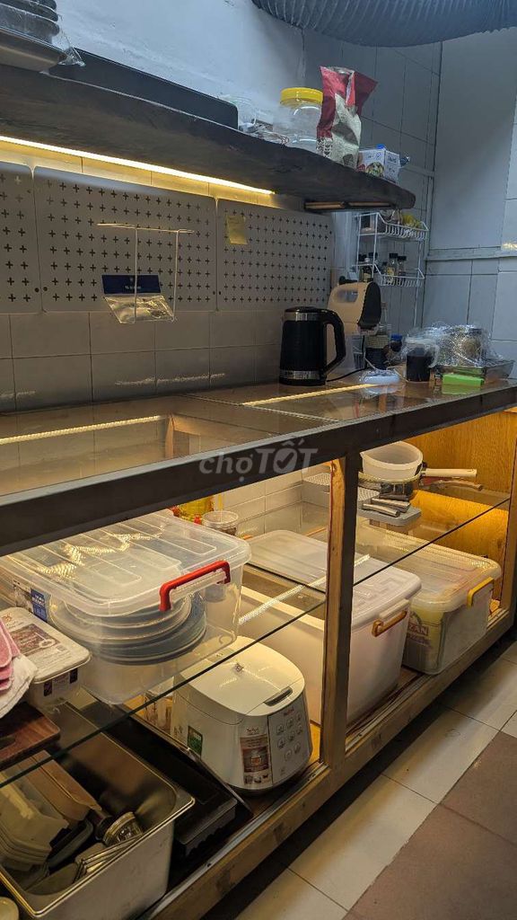 Tủ trưng bày Kính cường lực 2m5 đã sử dụng. Mua bán Tủ, kệ gia đình tại Quận 10 Tp Hồ Chí Minh được đăng bởi Hiền hình 1