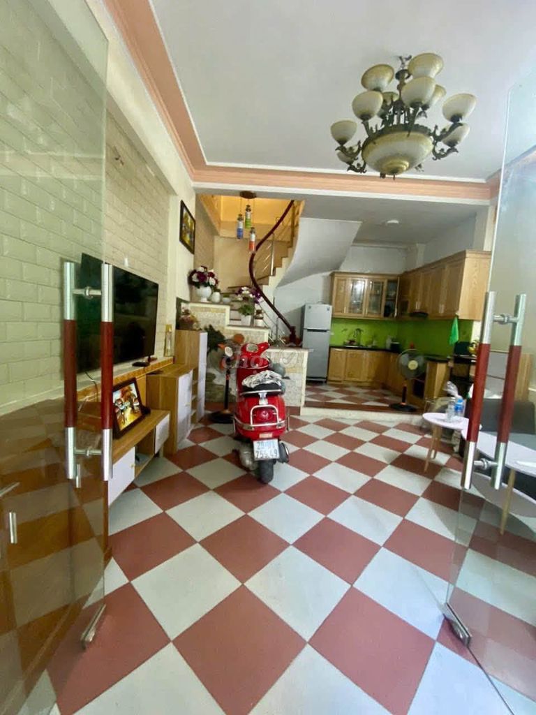 Красивый 5-этажный дом с мебелью на Нгуен Чинь