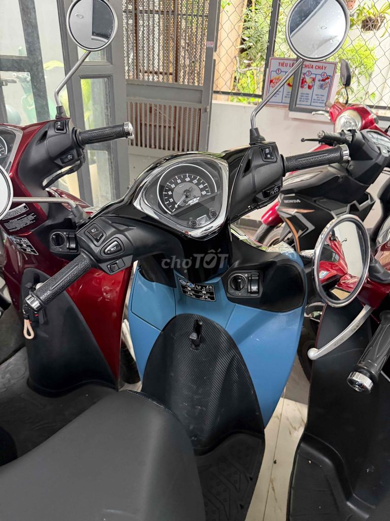 Модель Honda SH 2022, зеленая, черная, автоматическая, 10000 км